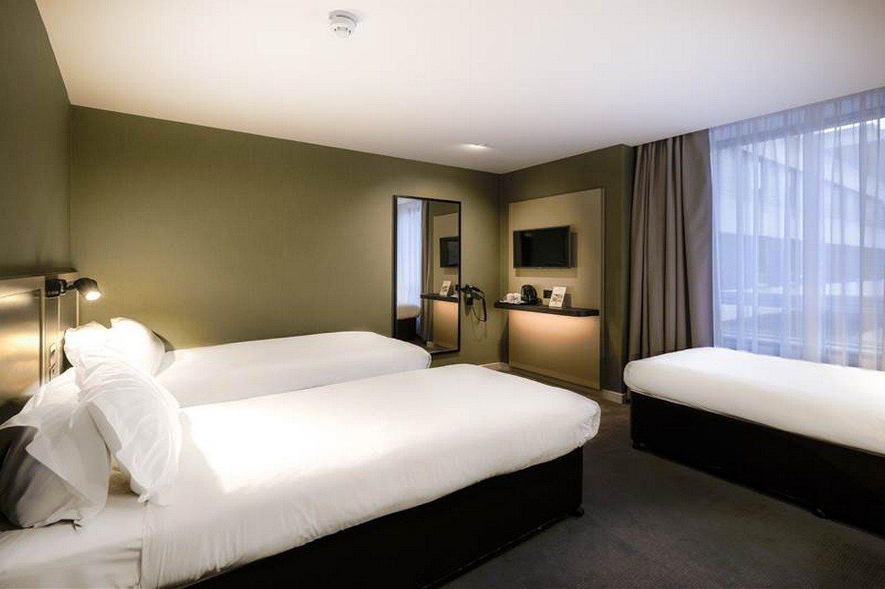 Sleeper At Royal National Hotel 4*