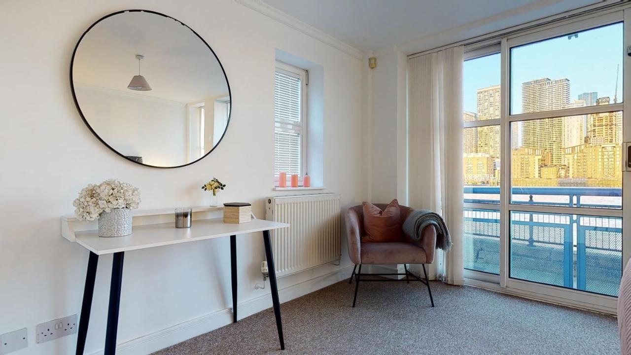 Docklands Riverside Superior 3 Bedroom Apartment By Delta Accomodation