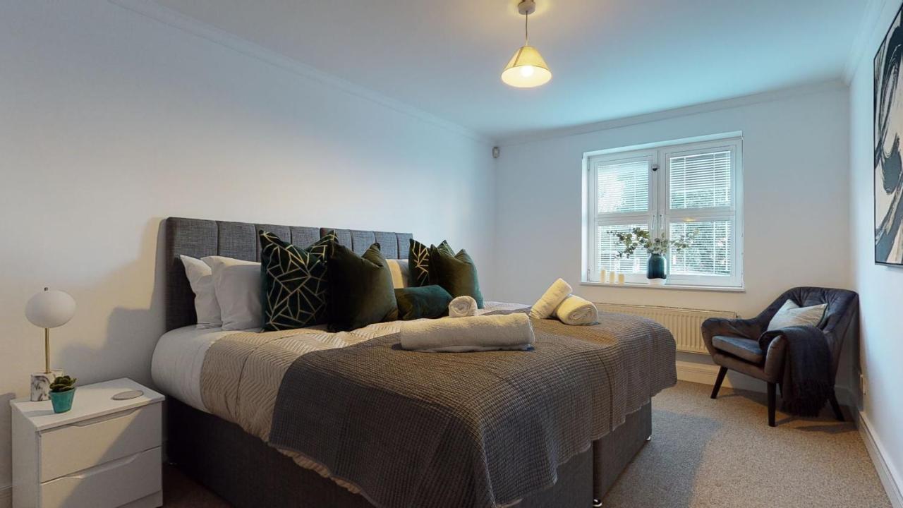 Docklands Riverside Superior 3 Bedroom Apartment By Delta Accomodation London