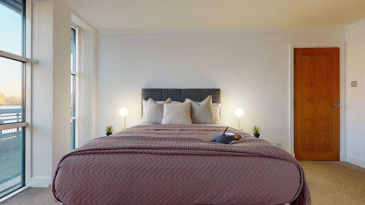 Docklands Riverside Superior 3 Bedroom Apartment By Delta Accomodation