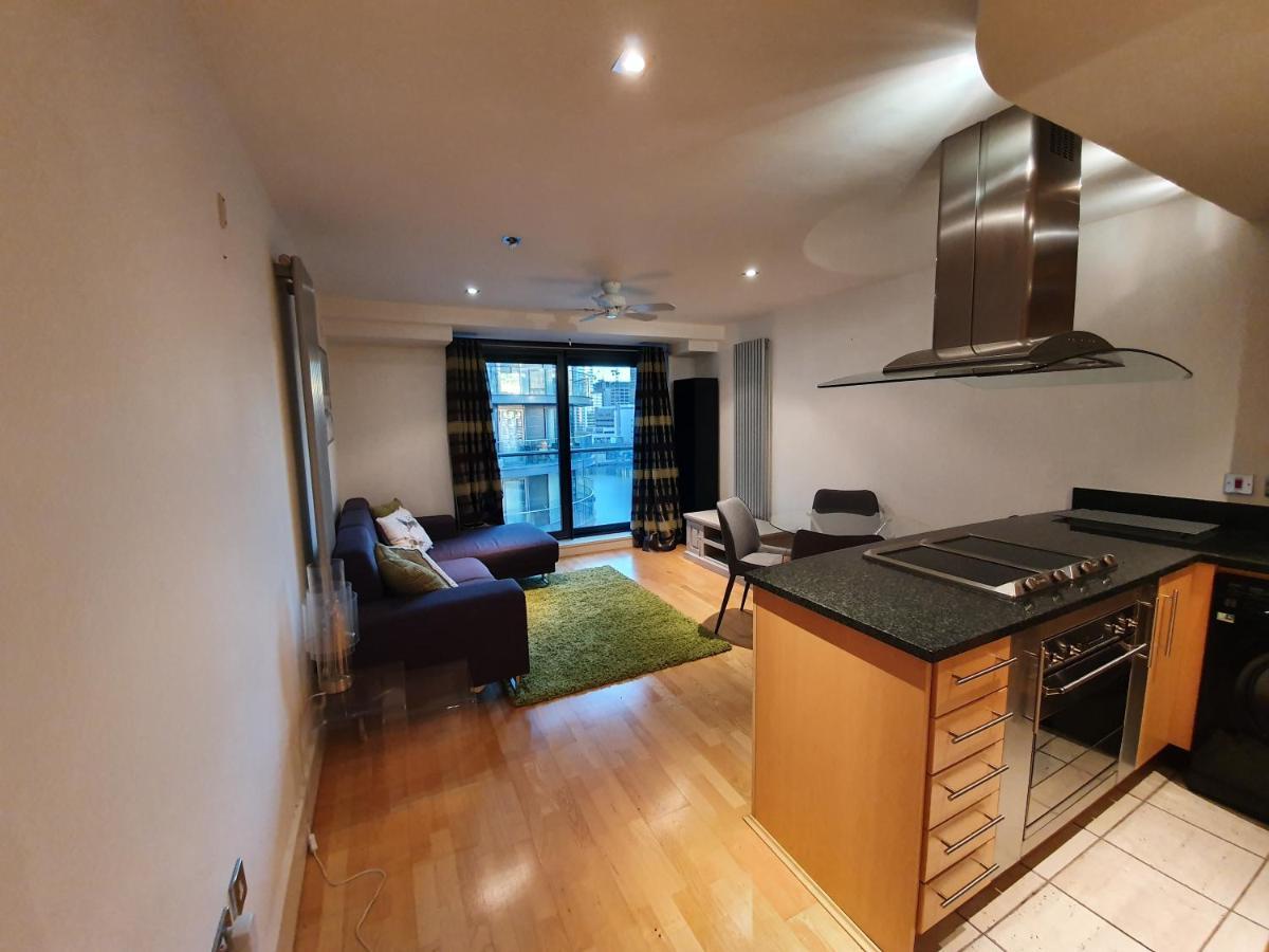 1 Bed Suite, Waterside, Canary Wharf Leilighet London