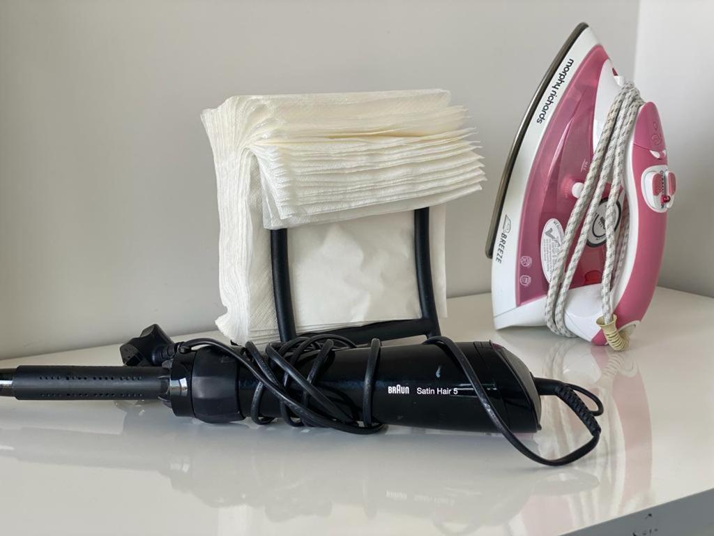 Spacious Modern Ensuite Bedroom Airport Privat overnatting *