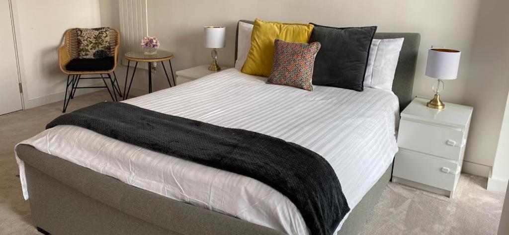 Spacious Modern Ensuite Bedroom Airport * London