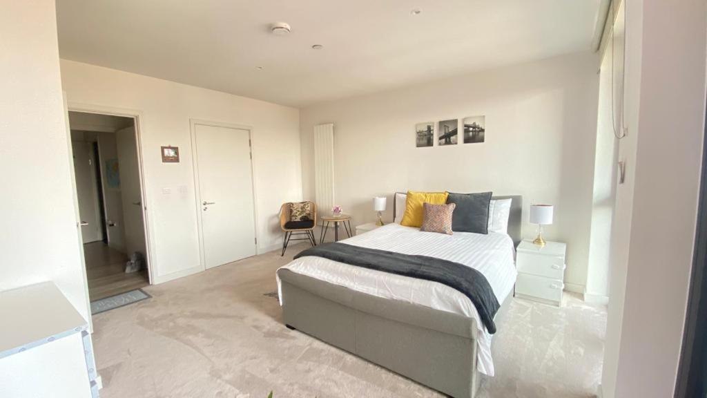 Privat overnatting Spacious Modern Ensuite Bedroom Airport