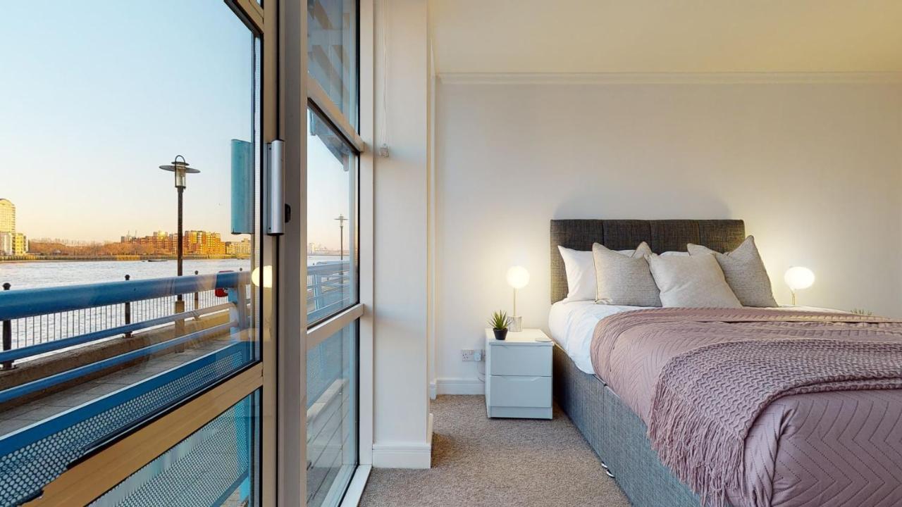 Docklands Riverside Superior 3 Bedroom Apartment By Delta Accomodation