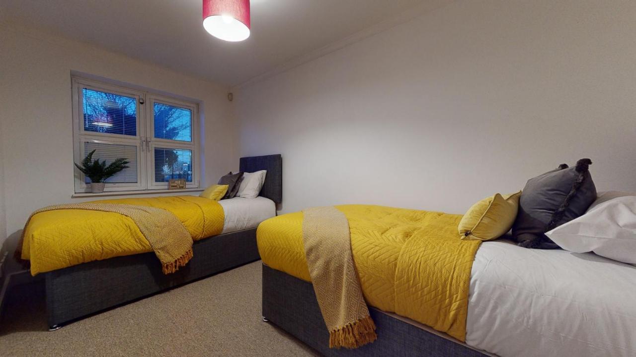 Docklands Riverside Superior 3 Bedroom Apartment By Delta Accomodation