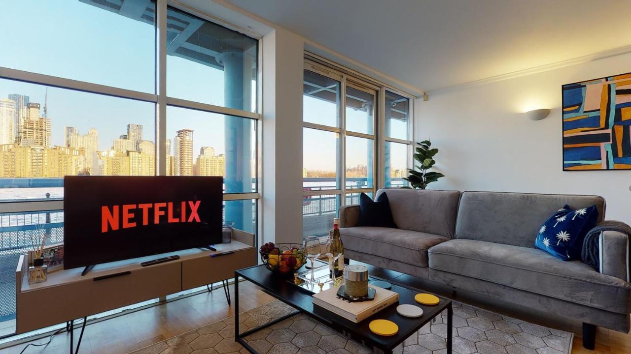 Docklands Riverside Superior 3 Bedroom Apartment By Delta Accomodation *