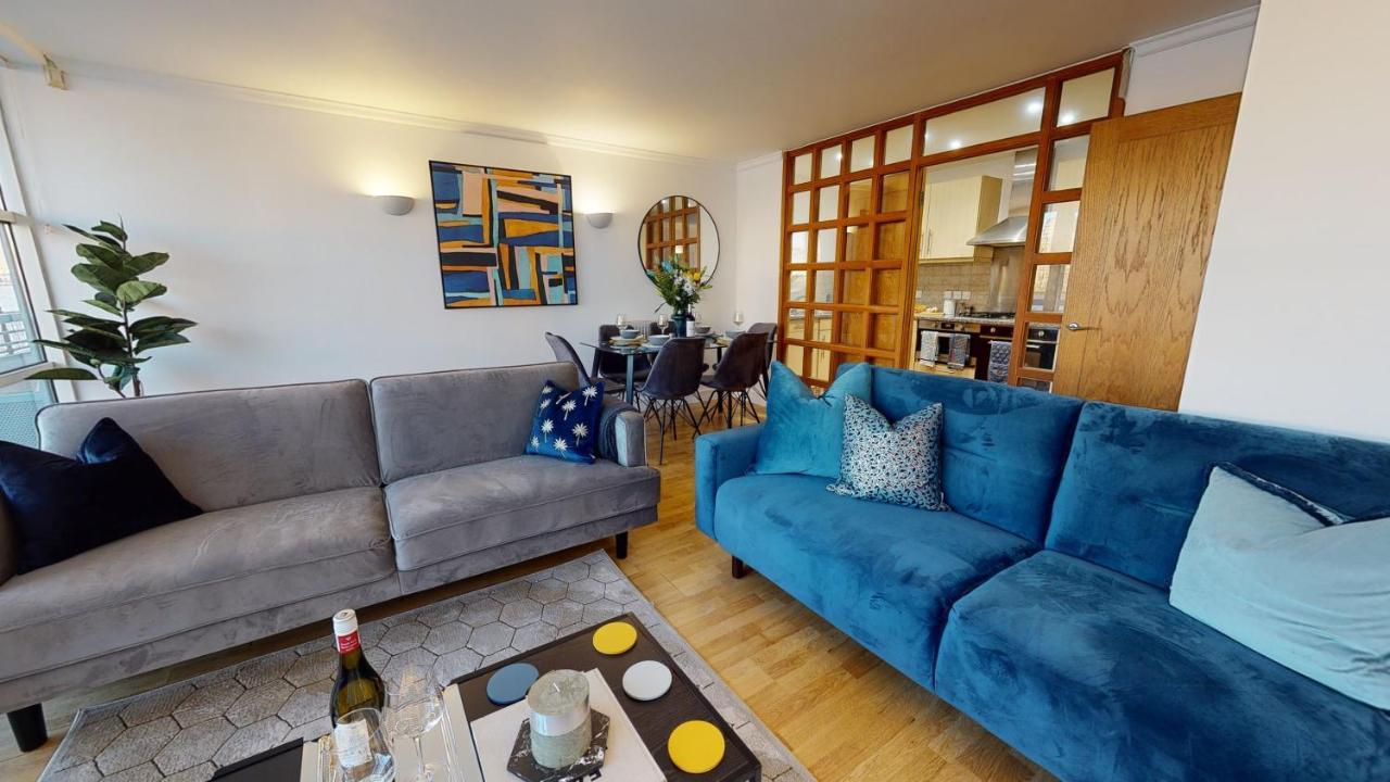 Apartment Docklands Riverside Superior 3 Bedroom Apartment By Delta Accomodation