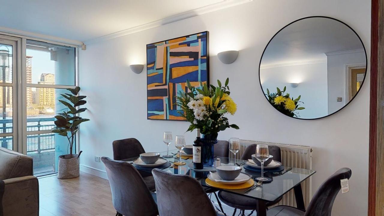 Docklands Riverside Superior 3 Bedroom Apartment By Delta Accomodation * London