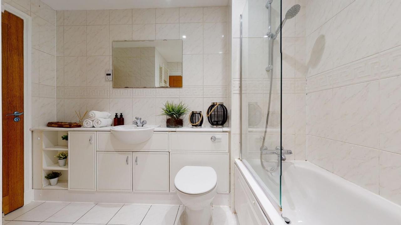Docklands Riverside Superior 3 Bedroom Apartment By Delta Accomodation Apartment *