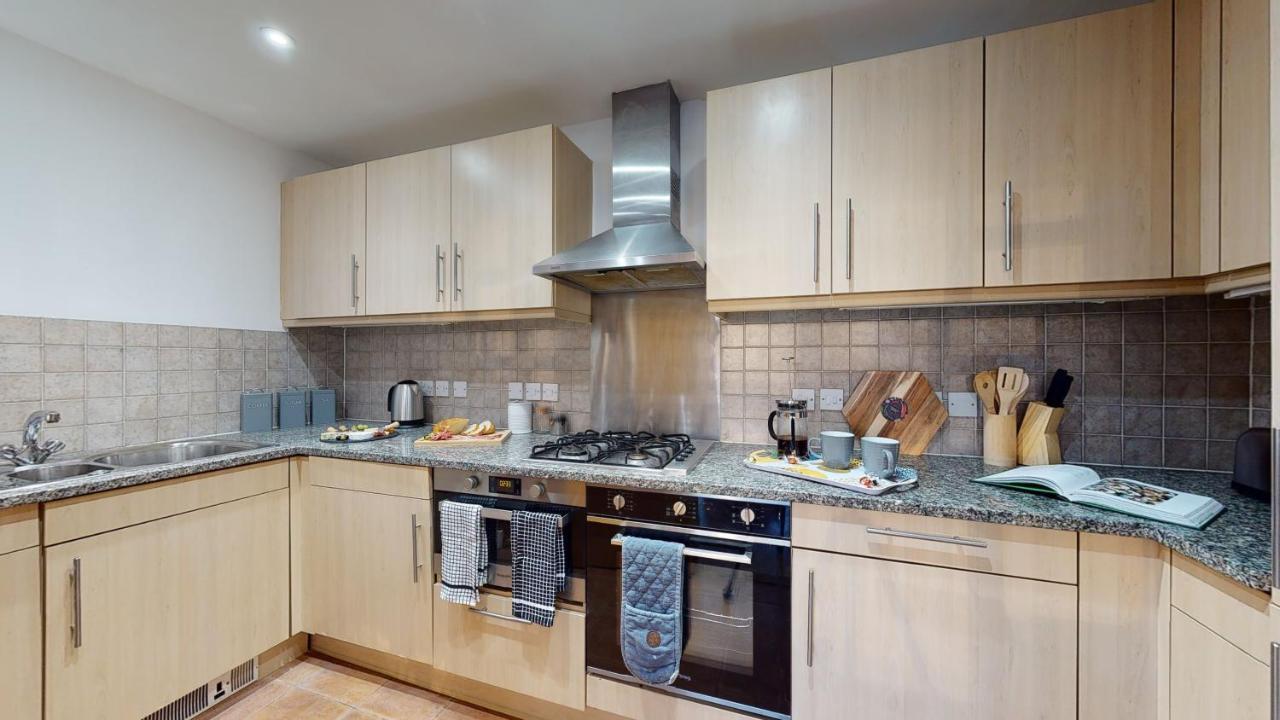 Docklands Riverside Superior 3 Bedroom Apartment By Delta Accomodation *