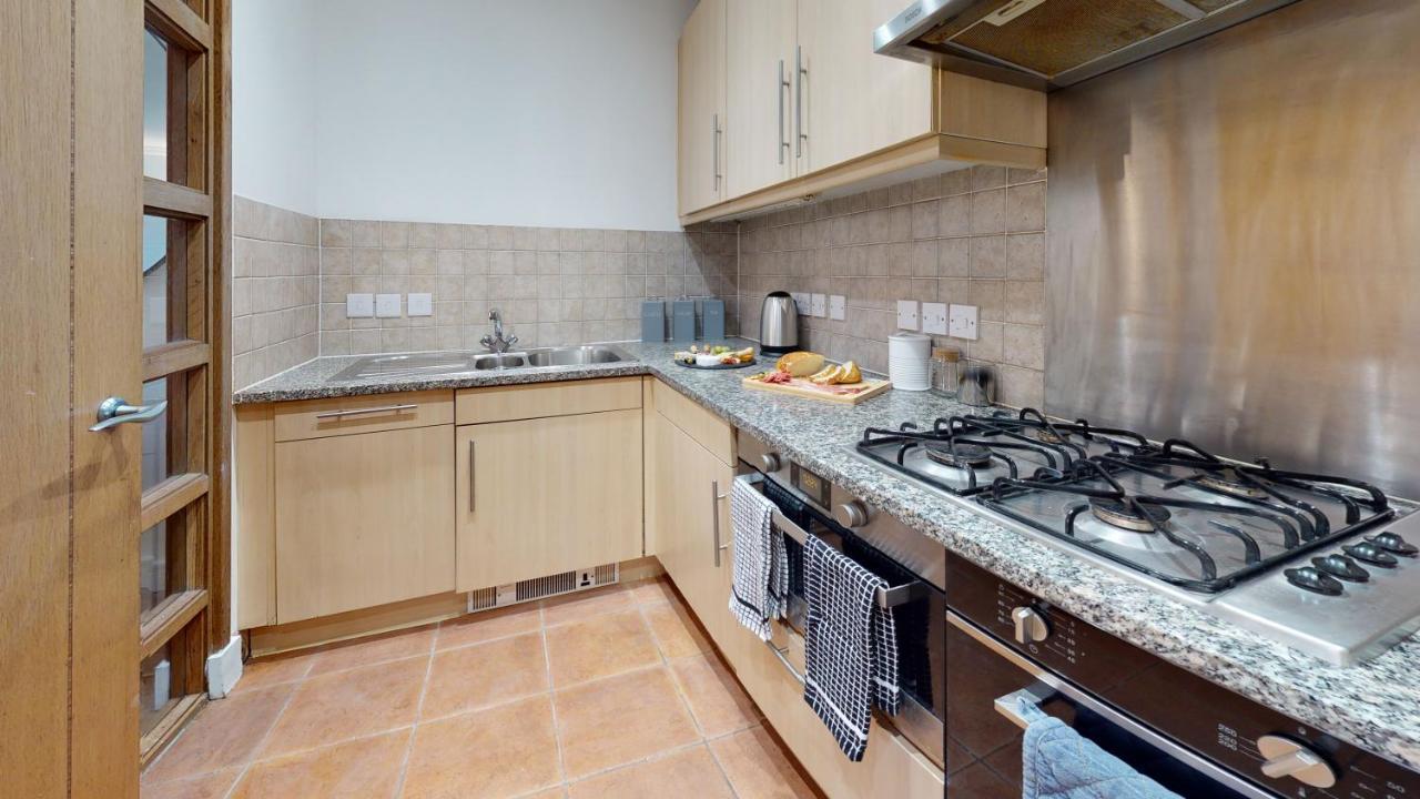Docklands Riverside Superior 3 Bedroom Apartment By Delta Accomodation Apartment London