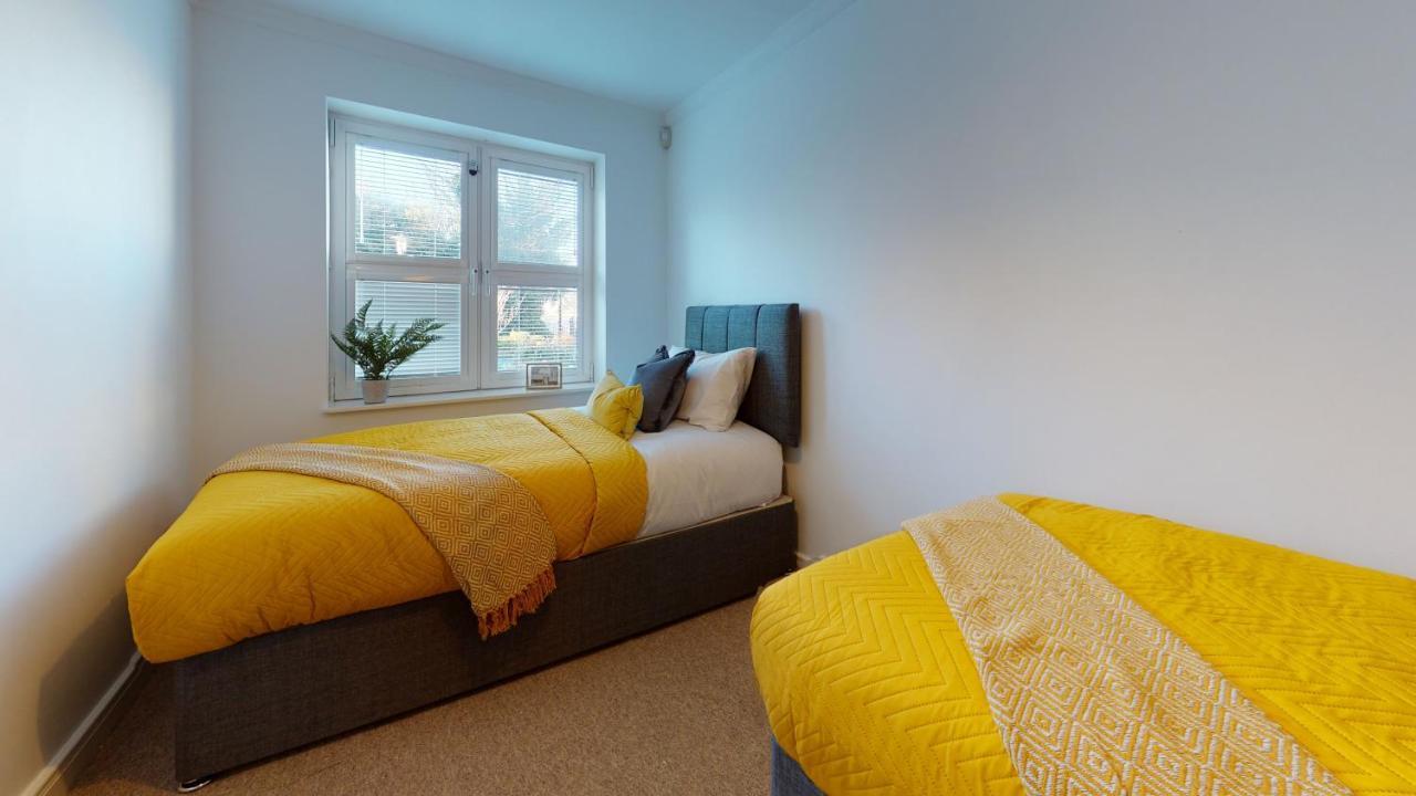 Docklands Riverside Superior 3 Bedroom Apartment By Delta Accomodation * London