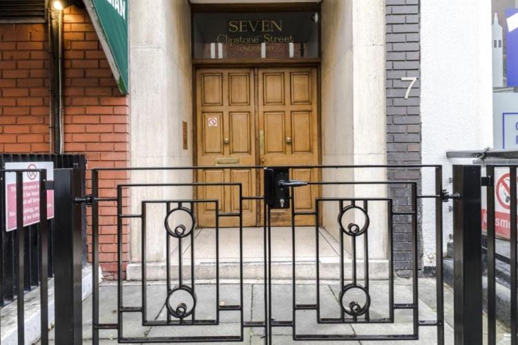 Stunning Oxford Street Furnished *