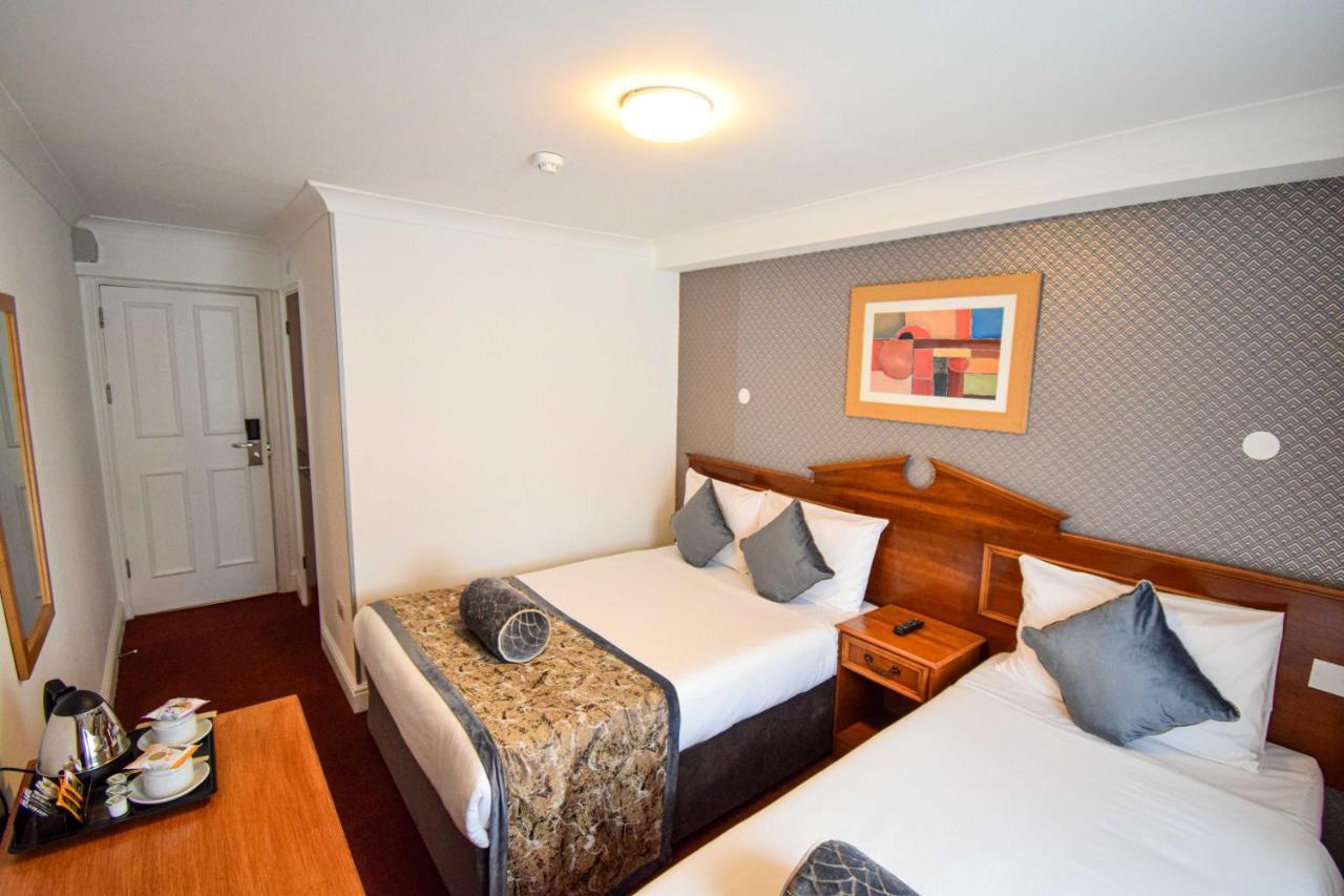 Pembridge Palace Hotel 3*