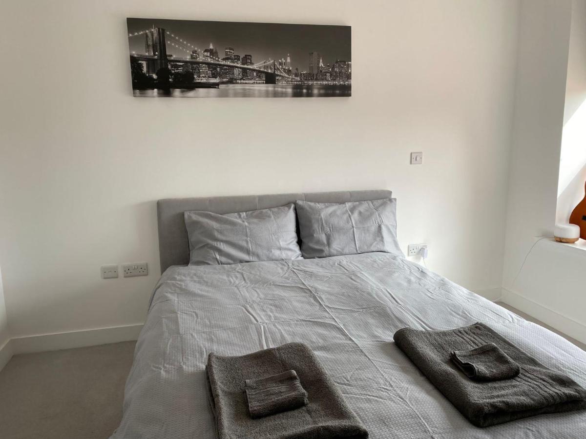 Entire Riverside With Balcony Apartment