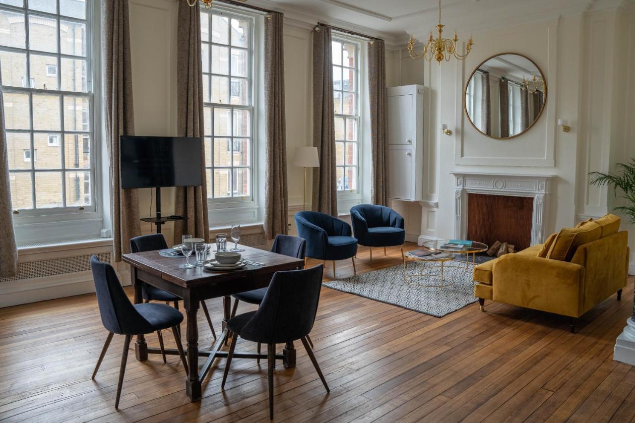Dreamy Loft, Antique Wood Flooring & High Ceilings Appartement Londen