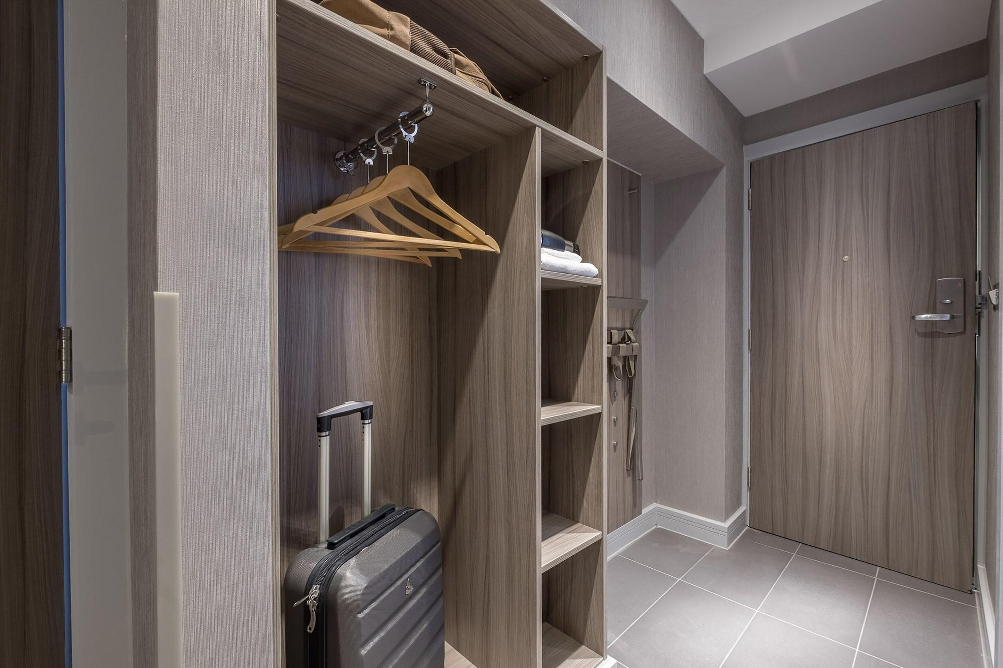Sleeper At Royal National Hotel 4*