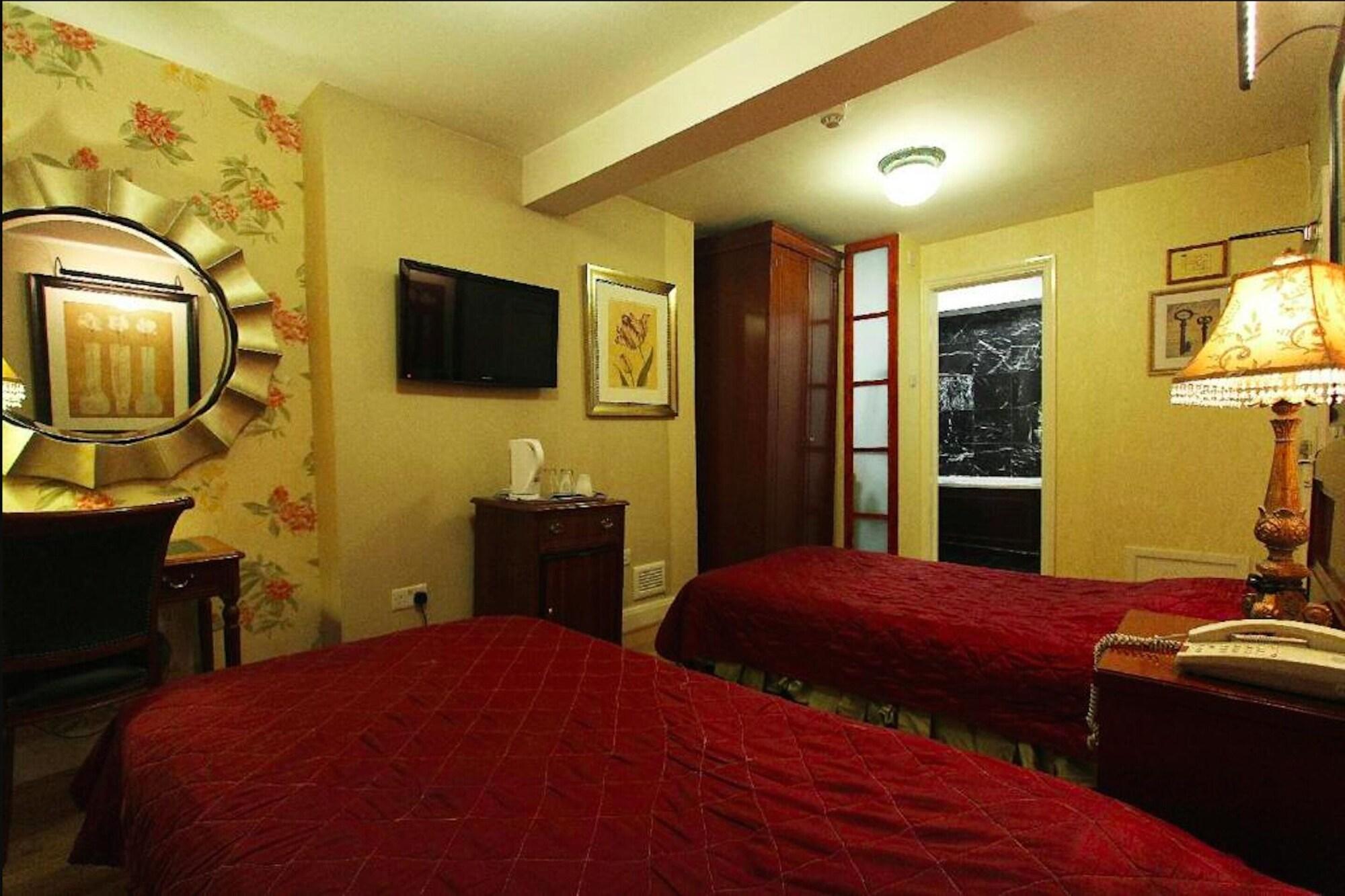 Opulence Boutique Hotell 4*