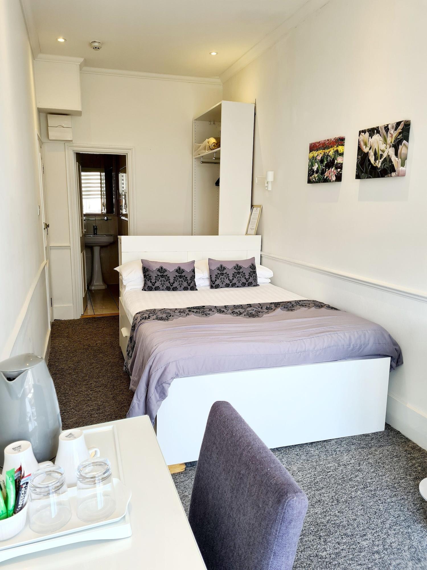Rushmore Hotel 3*