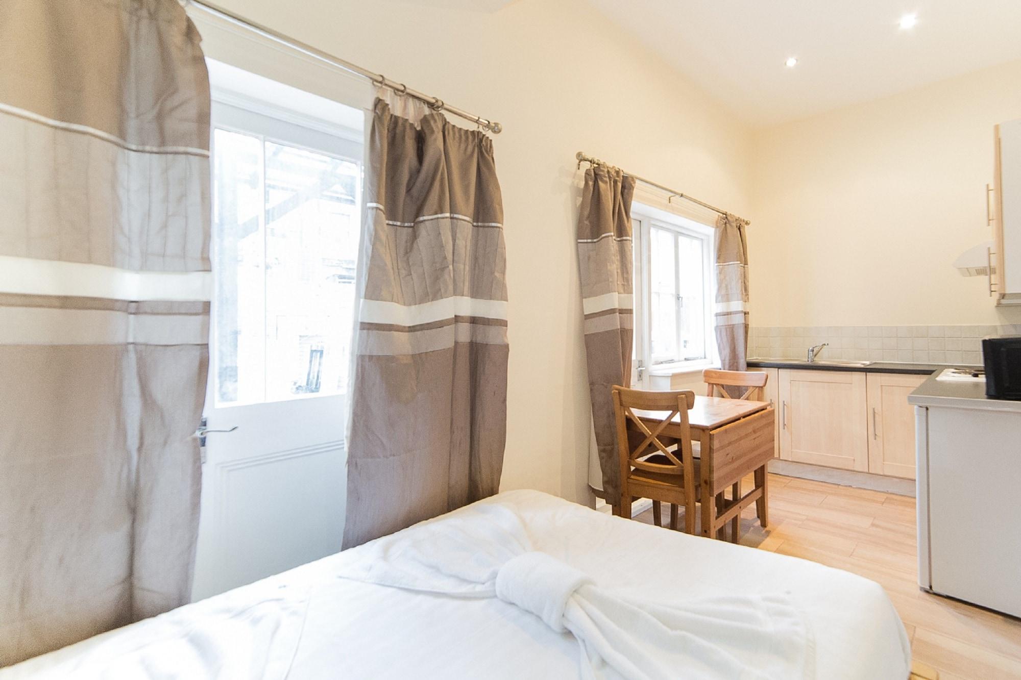 Imperial Court 3* London