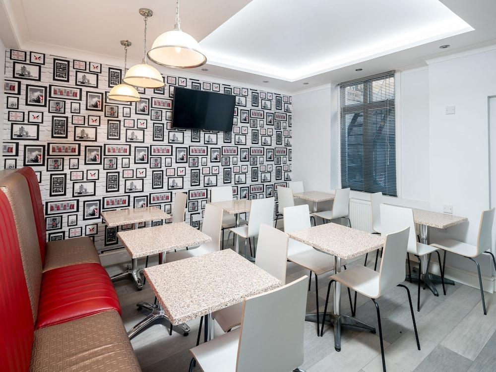 Oyo Bakers Victoria Hotell