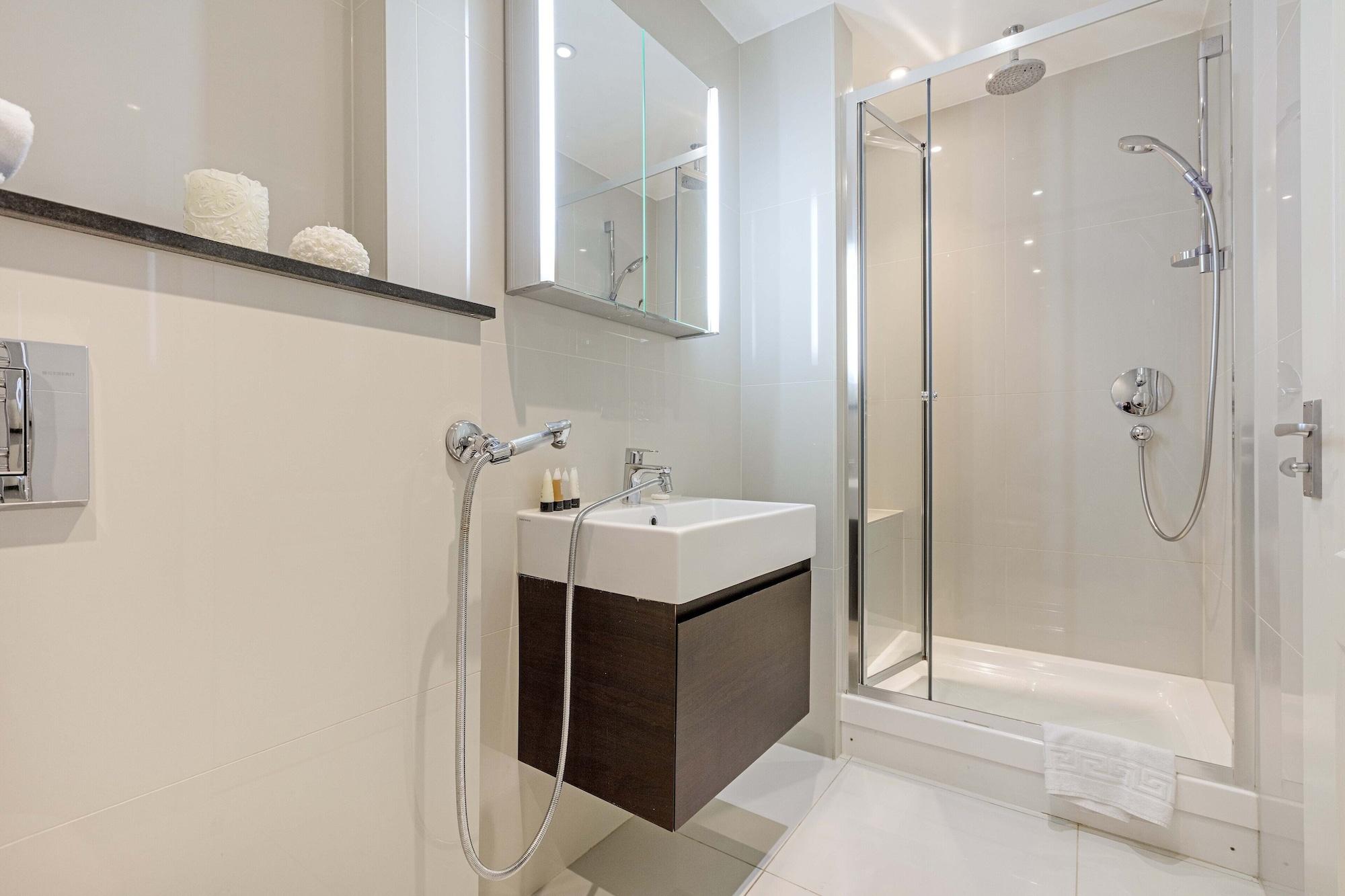Ashburn Court 4* London
