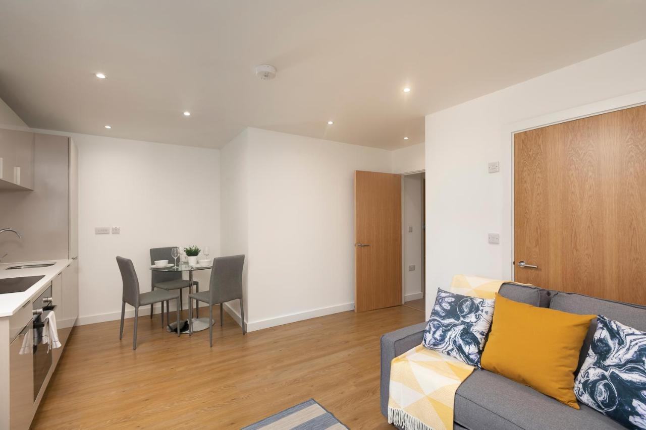 Skyvillion - Beautiful One Bedroom Near Heathrow Airport * London