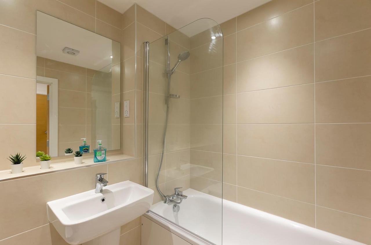 Skyvillion - Beautiful One Bedroom Near Heathrow Airport Apartment