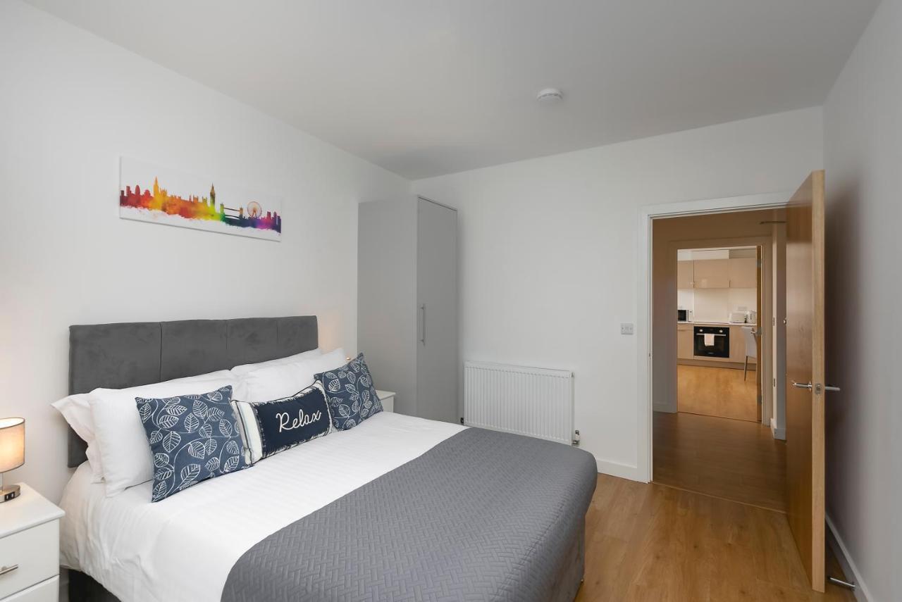 Skyvillion - Beautiful One Bedroom Near Heathrow Airport Apartment London