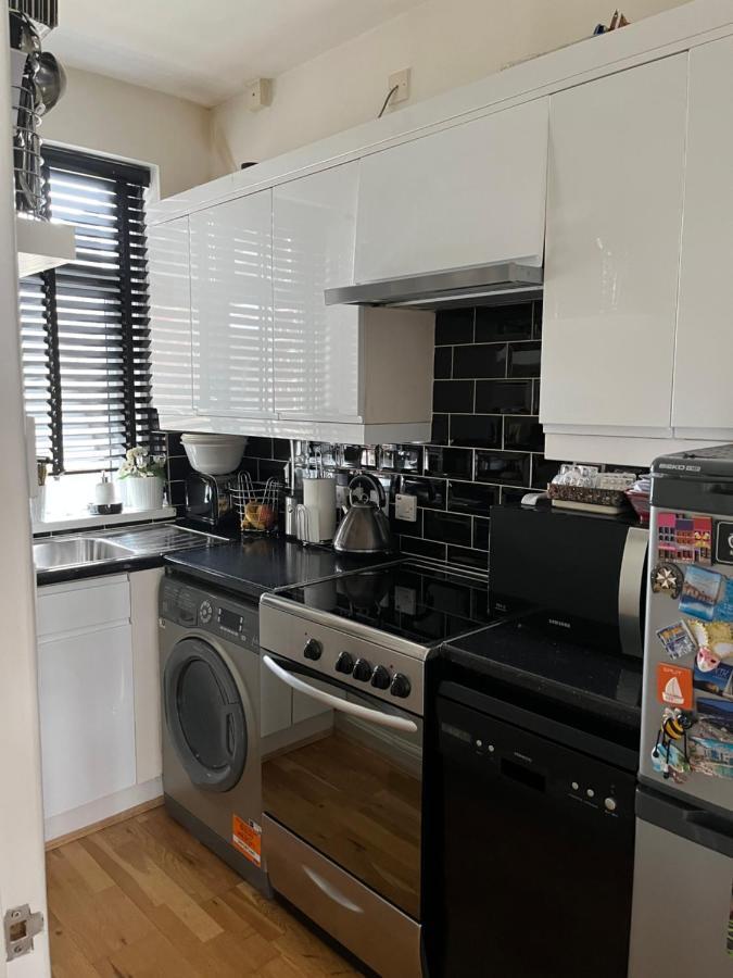 Lovely 2-bedroom In Zone 2 London