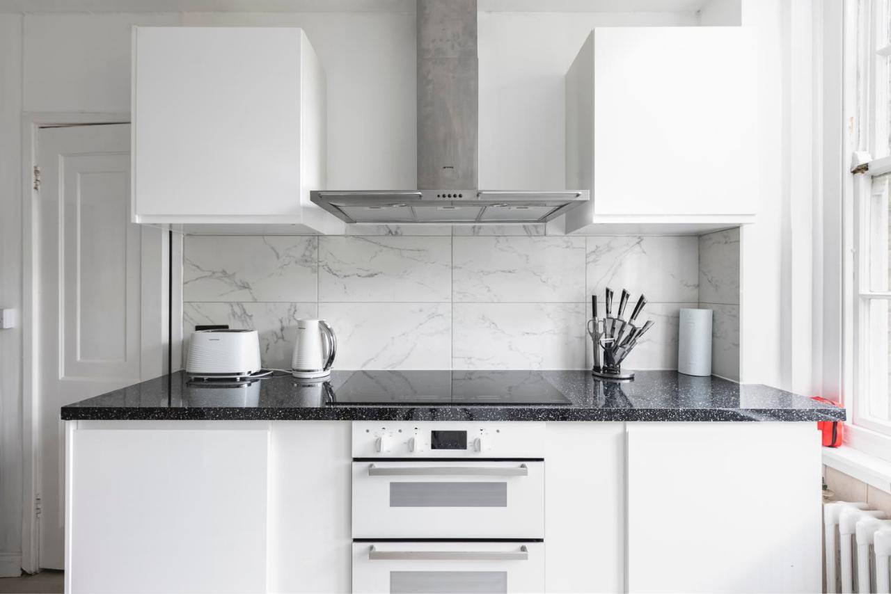 Apartment **authentic & Spacious 5 Bed Apartment/hyde Park** London