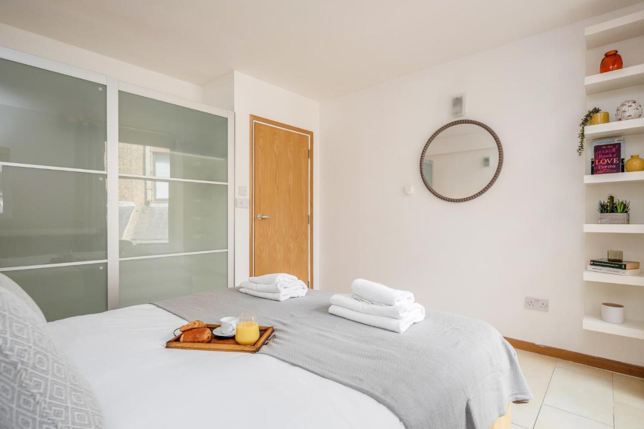 Apartment Holborn, Lovely And Bright For 4 London