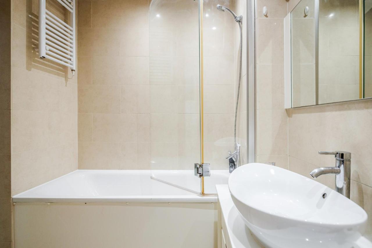 Holborn, Lovely And Bright For 4 Apartment *