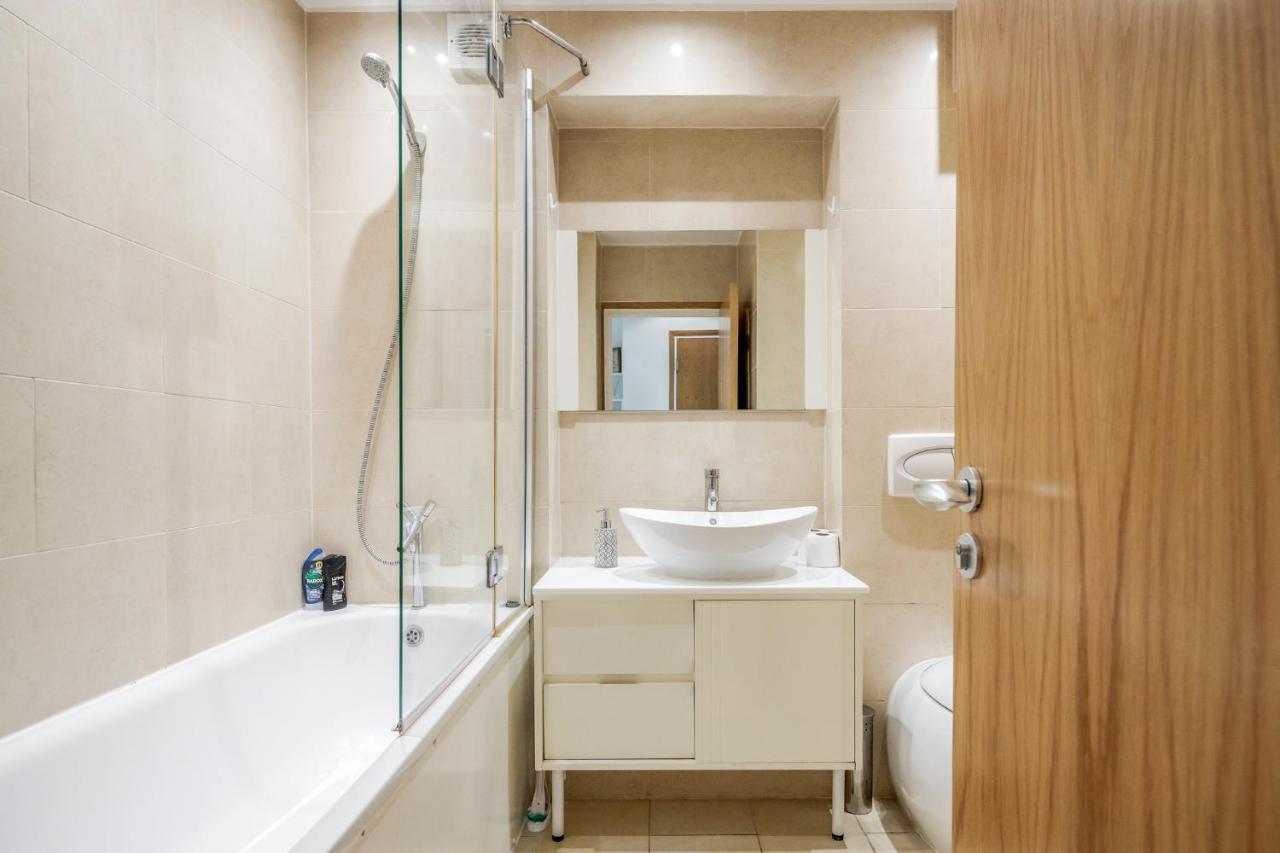 Holborn, Lovely And Bright For 4 Apartment *