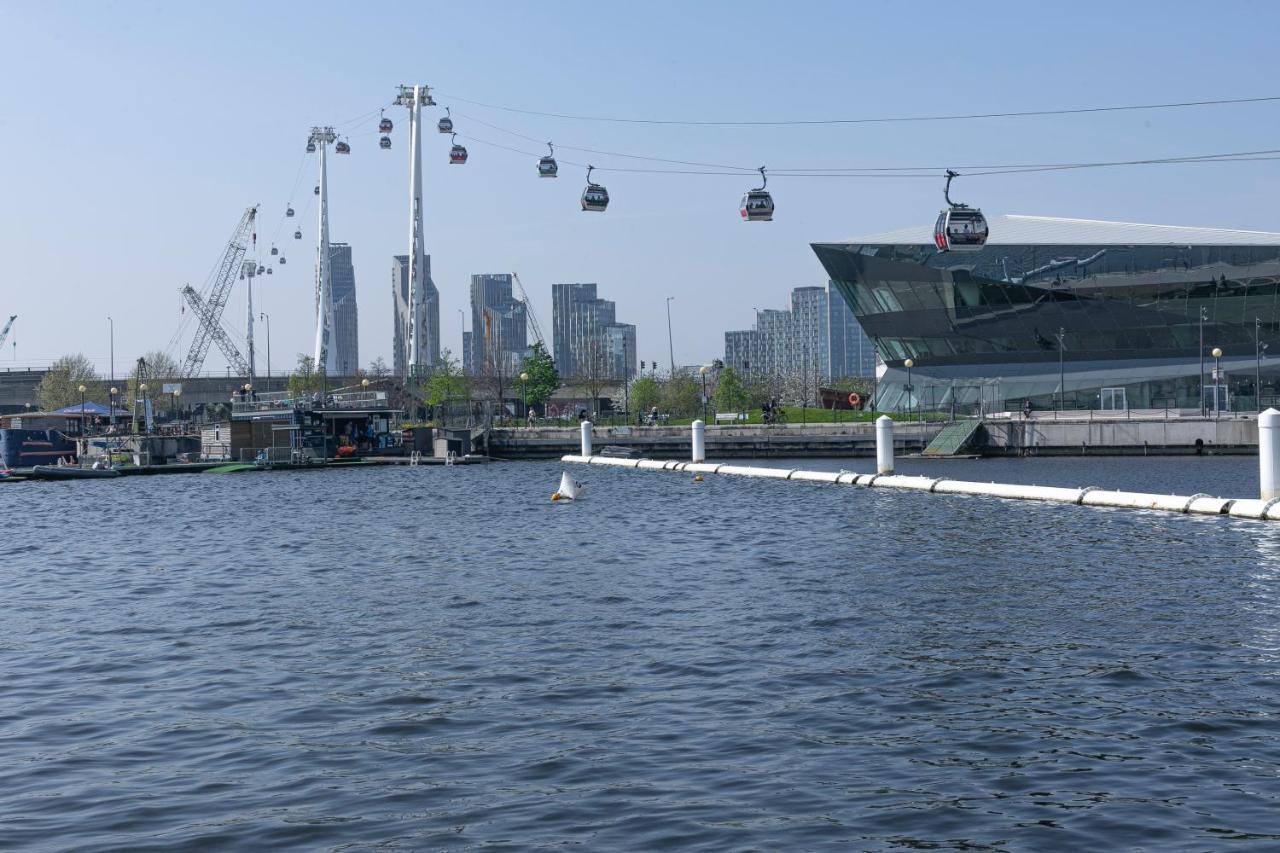 Serene Waterfront - Excel * London