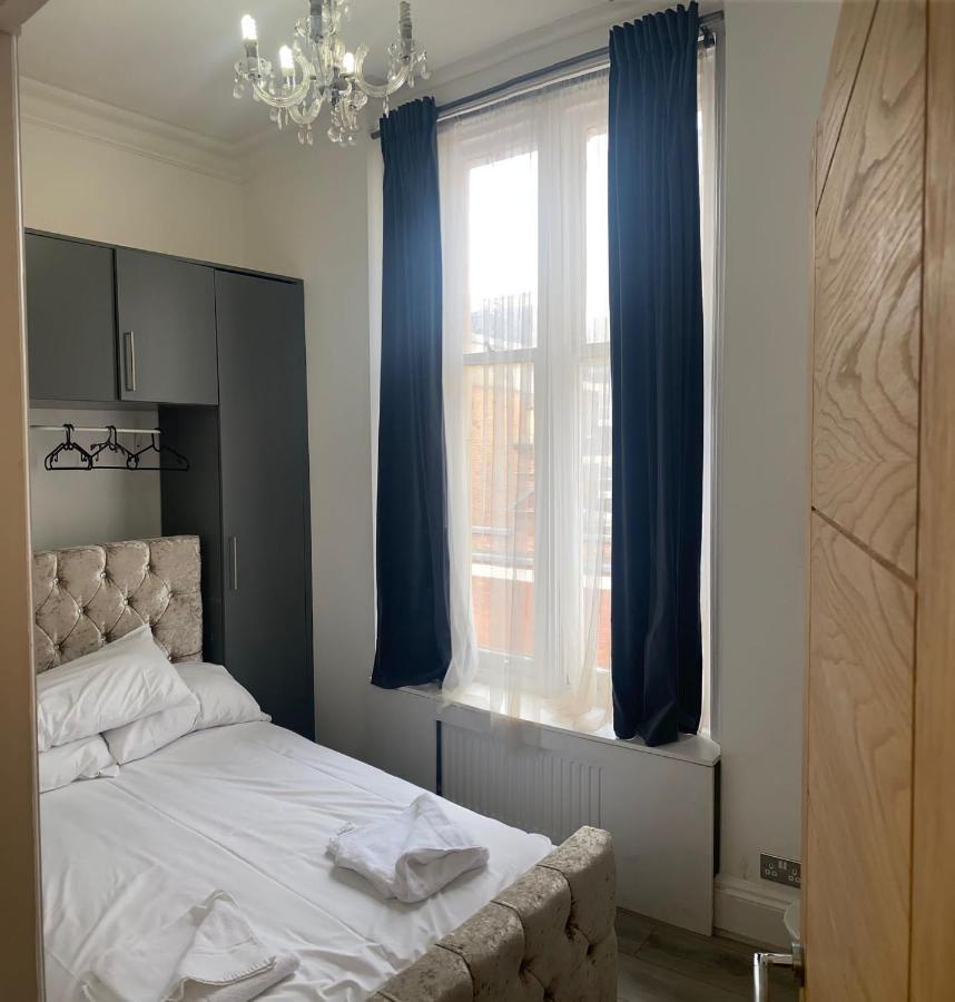 Maysa - Oxford Street Apartment