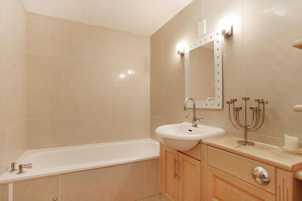 Garden Flat, Wimbledon & Parking, Close To Tennis Leilighet *