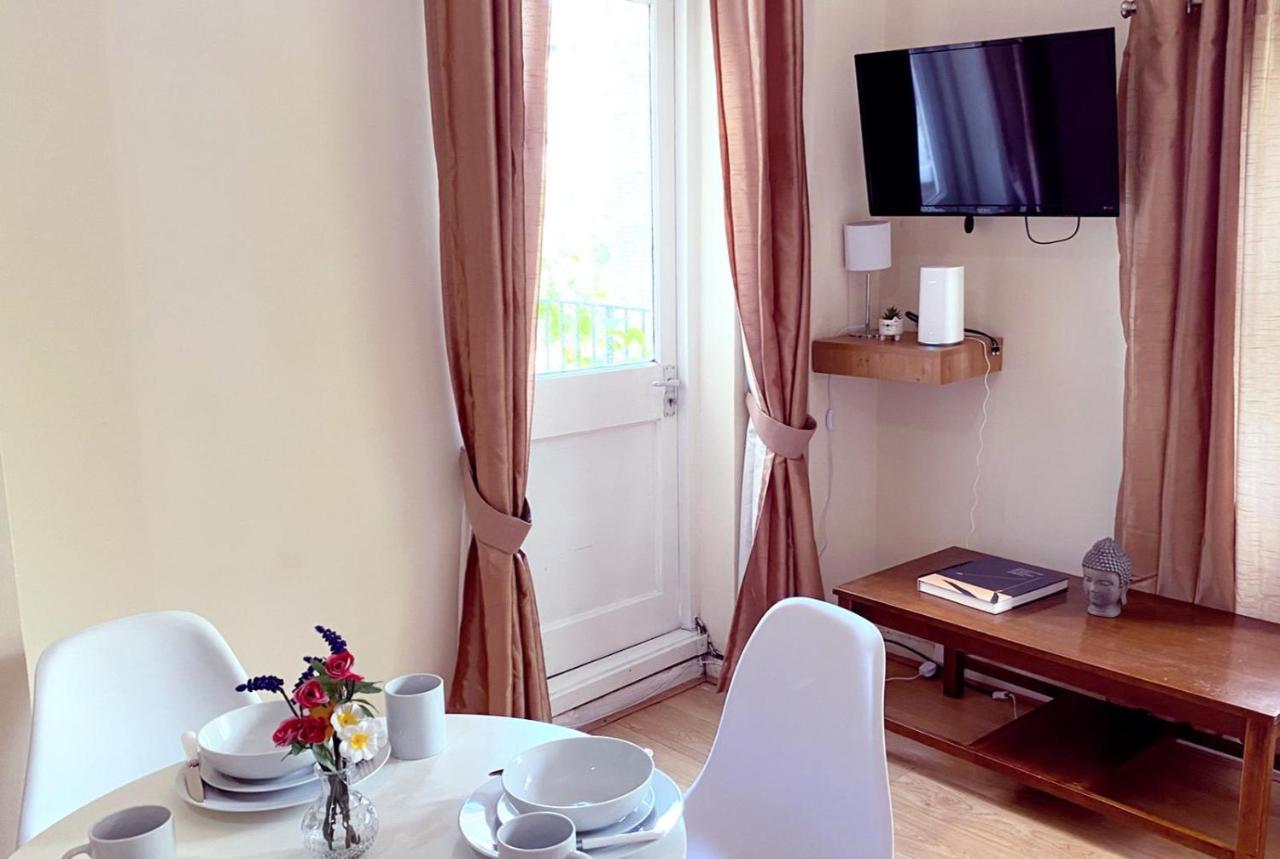 Apartment Chelsea Terrace: Traditional Flat With Balcony London