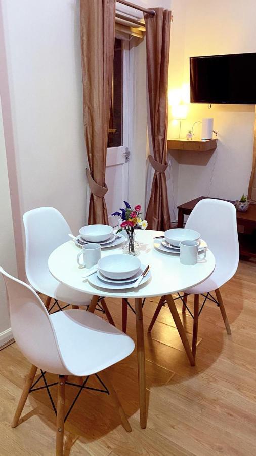 Chelsea Terrace: Traditional Flat With Balcony London