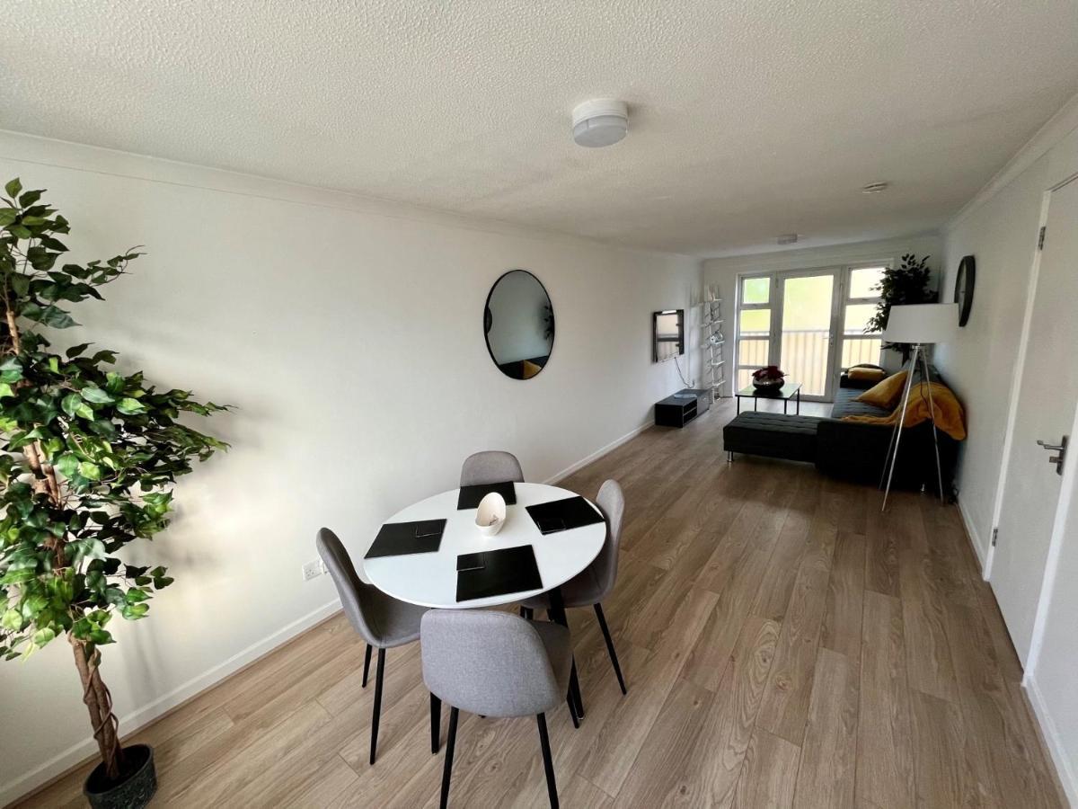 New Cosey 2 Bedroom With Free Parking * London