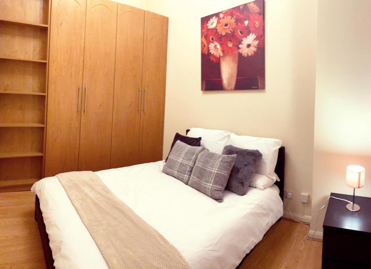Apartment Chelsea Terrace: Traditional Flat With Balcony London