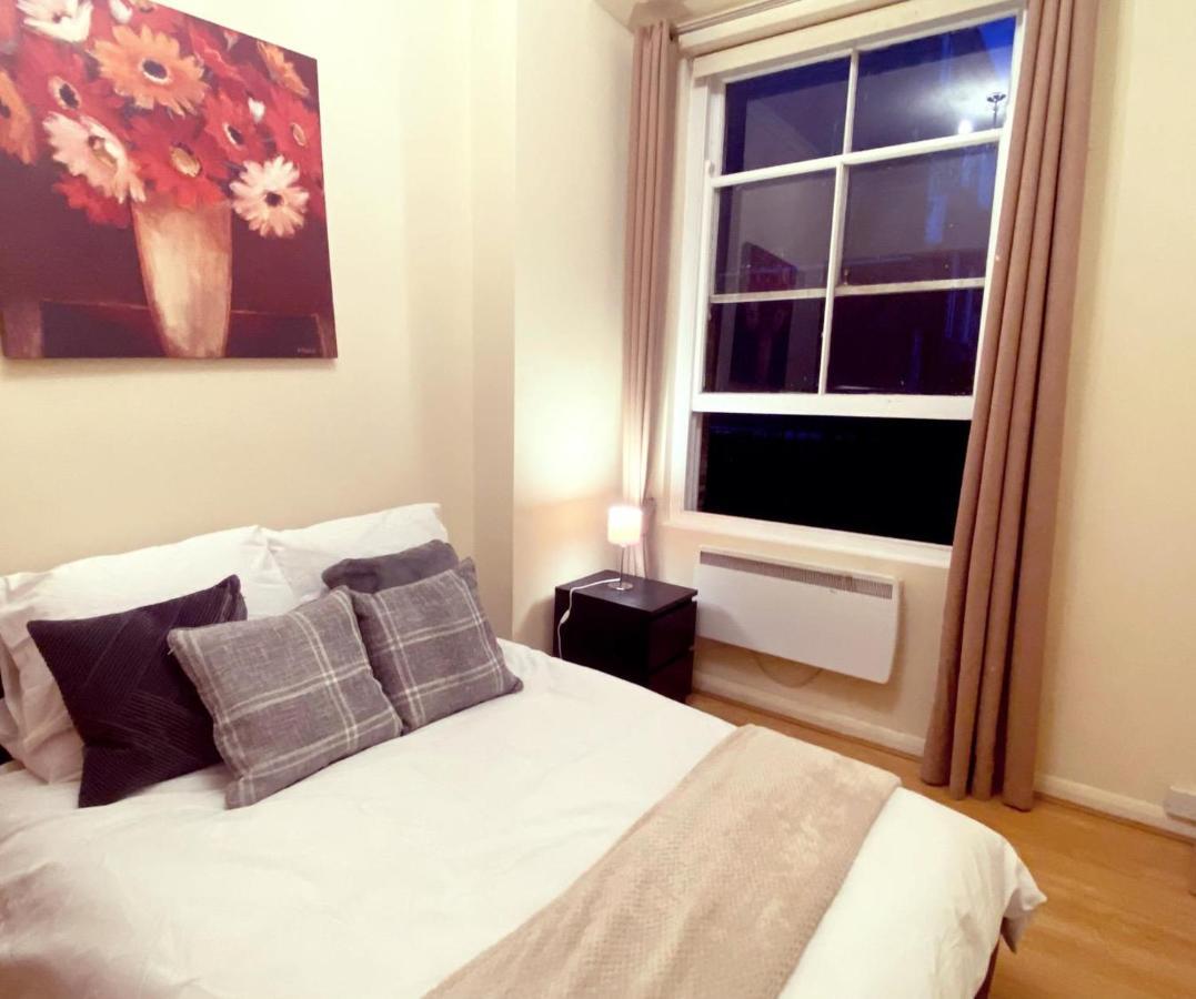 Apartment Chelsea Terrace: Traditional Flat With Balcony London