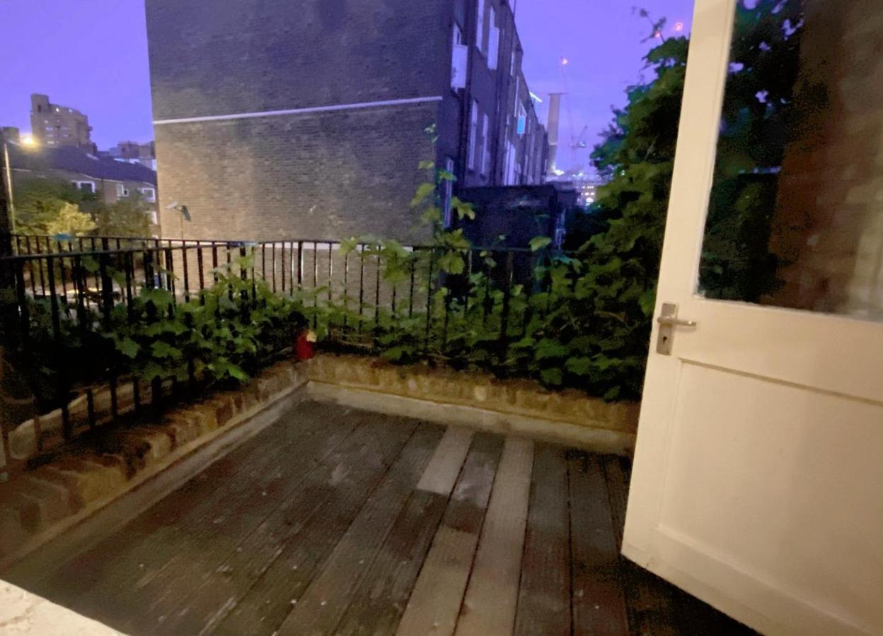 Chelsea Terrace: Traditional Flat With Balcony Apartment