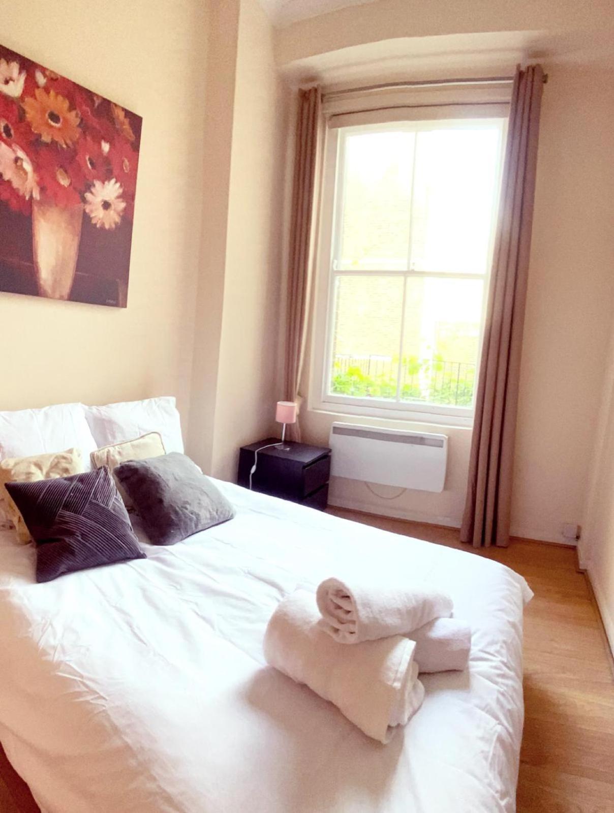 Apartment Chelsea Terrace: Traditional Flat With Balcony