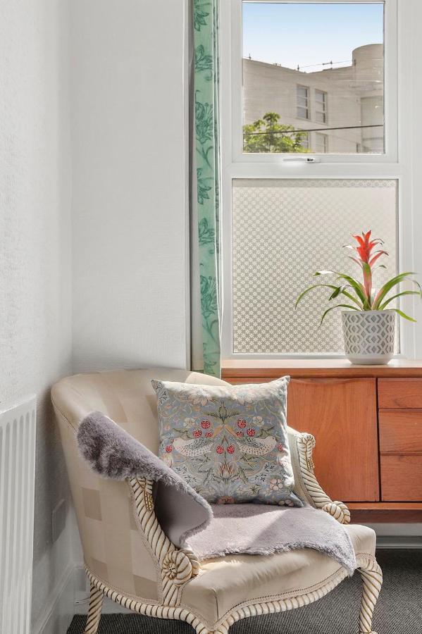 Stunning Victorian Property Near Canary Wharf! * London