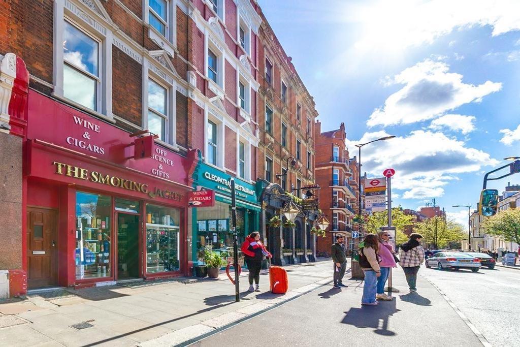 205 Earls Court *