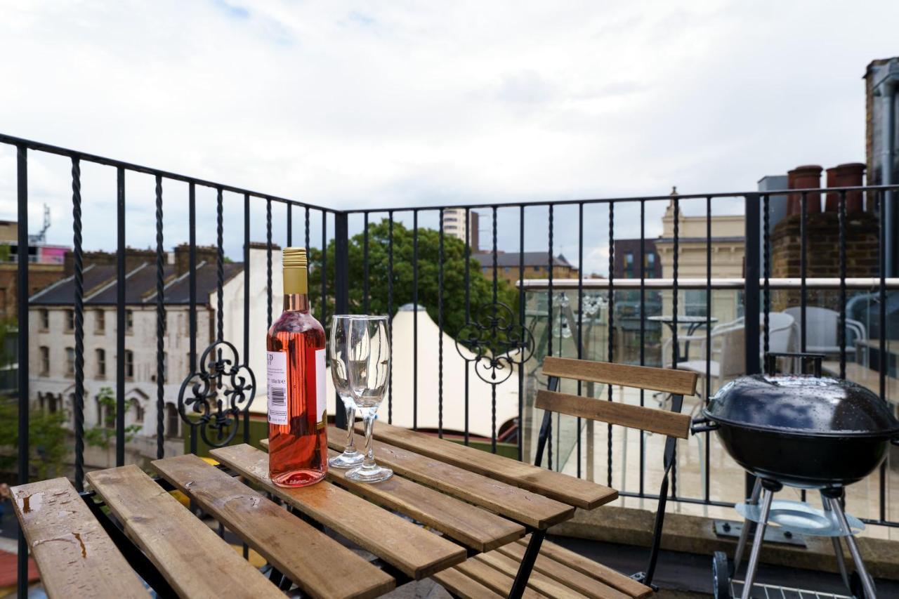 Flat In Leilighet