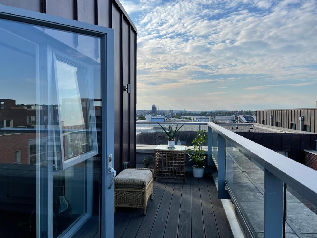 Apartment Modern & Spacious Penthouse In North *