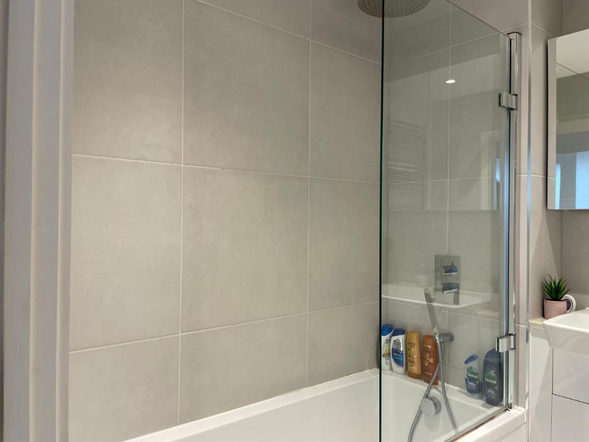 Modern & Spacious Penthouse In North Apartment London